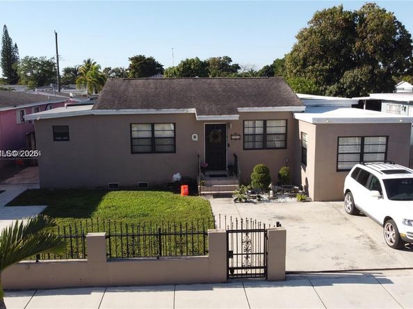 848 E 24th St, Hialeah FL 33013