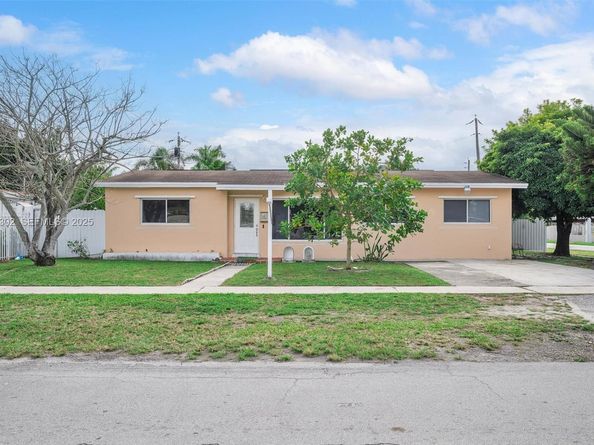 590 W 35th Pl, Hialeah FL 33012