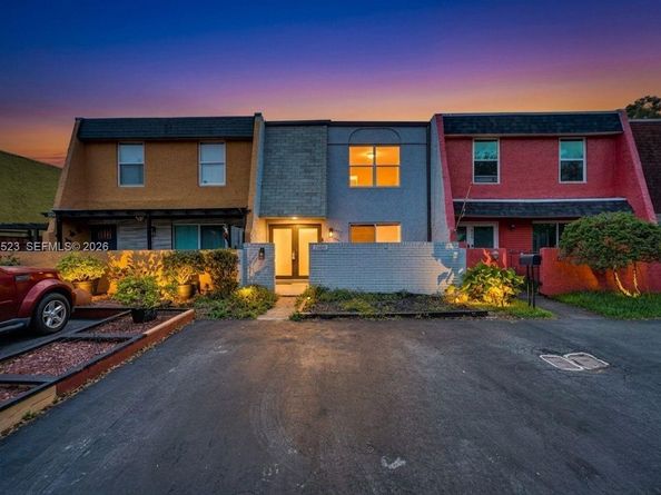 7402 NW 75th St, Tamarac FL 33321