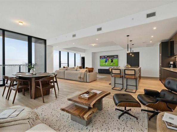 20 NE 11th 4703, Miami FL 33132