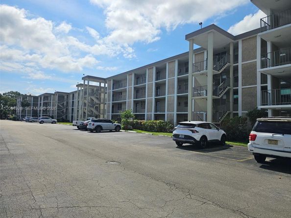2998 NW 48th Ter 432, Lauderdale Lakes FL 33313