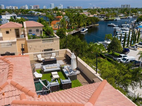 2106 SE 7th St 2106, Pompano Beach FL 33062