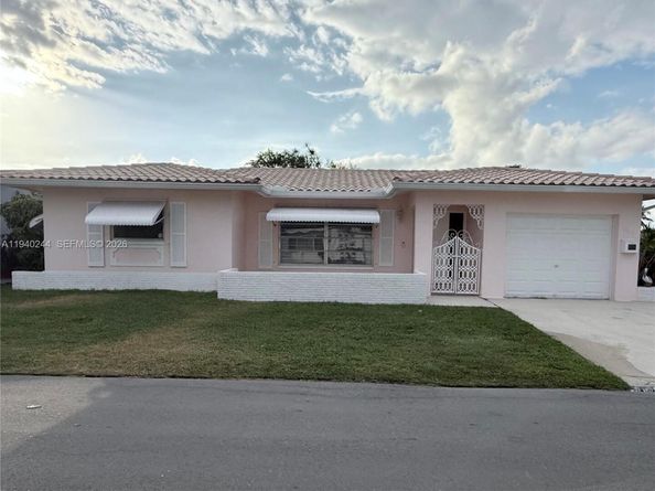 6015 NW 67th Ter, Tamarac FL 33321