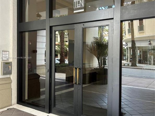 10 Aragon Ave 814, Coral Gables FL 33134