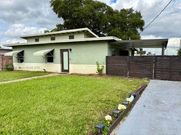 2995 NW 106th St, Miami FL 33147