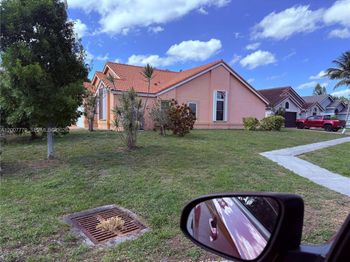 2006 White Coral Ct