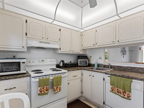 2998 NW 48th Ter 424, Lauderdale Lakes FL 33313