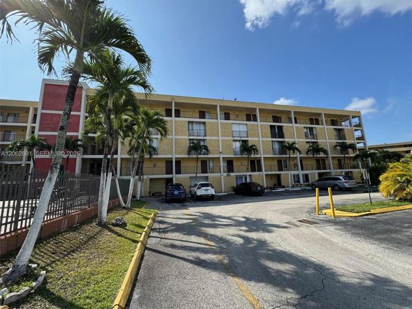 9240 Fontainebleau Blvd 204, Miami FL 33172