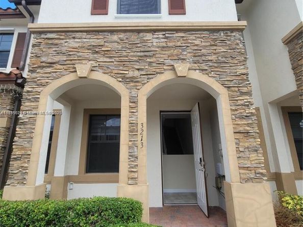 3213 SE 5th Ct, Homestead FL 33033