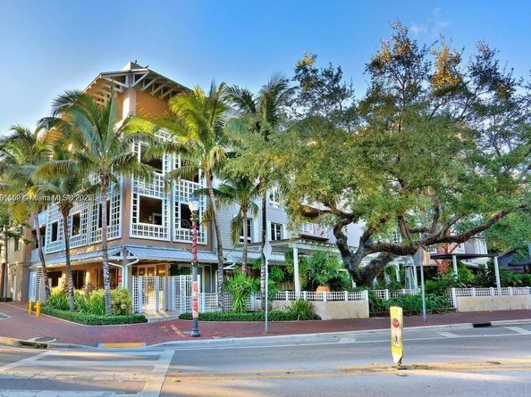 3540 Main Hwy 204, Miami FL 33133