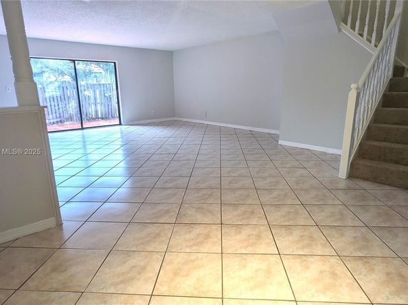 11572 NW 2nd St, Plantation FL 33325