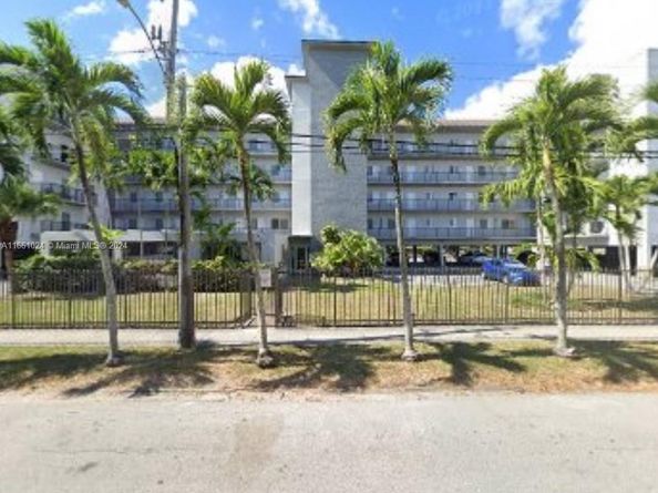 900 SW 84th Ave 207A, Miami FL 33144