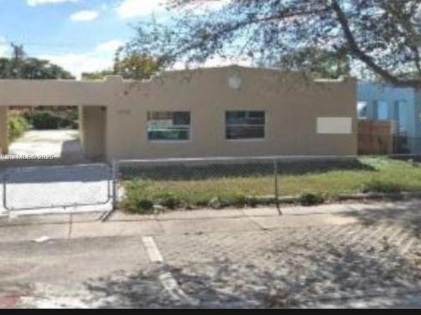 1770 NW 44th St, Miami FL 33142