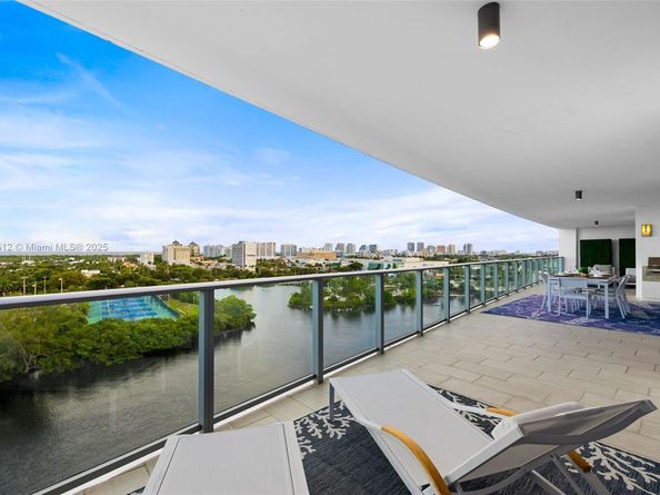 1180 N Federal Hwy 1102, Fort Lauderdale FL 33304