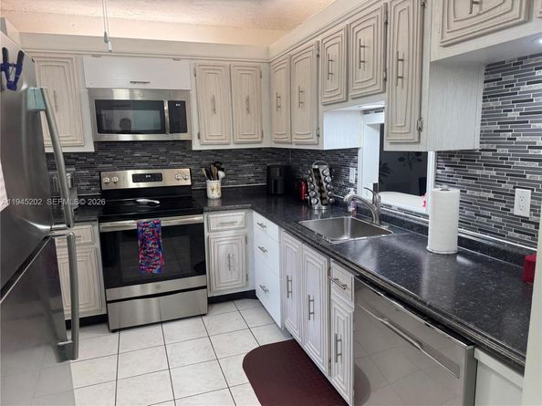 2861 Somerset Dr 409, Lauderdale Lakes FL 33311