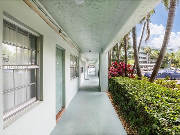 806 Cypress Grove Ln 111, Pompano Beach FL 33069