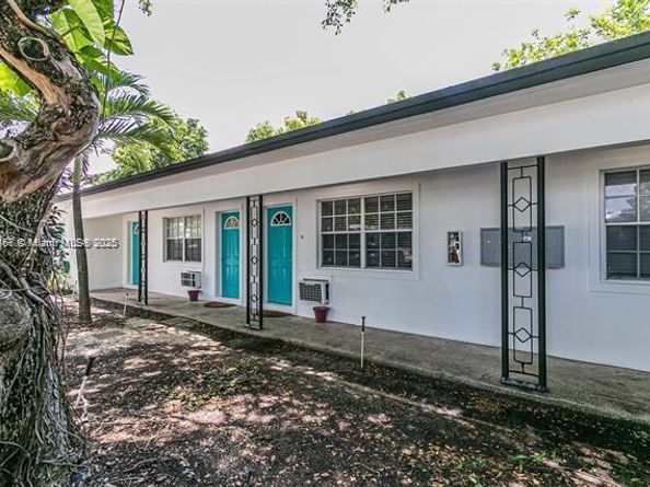 1717 NE 12th St, Fort Lauderdale FL 33304