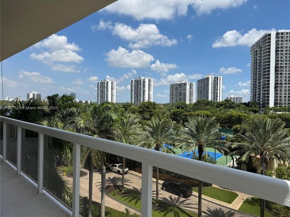 20185 E Country Club Dr 510, Aventura FL 33180