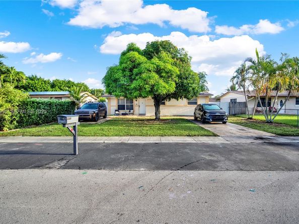 2771 NW 8th St, Pompano Beach FL 33069