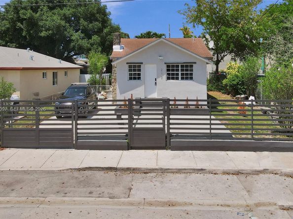 213 NW 34th Ter, Miami FL 33127