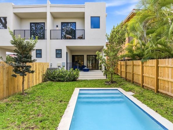 2925 SW 36th Ave, Miami FL 33133