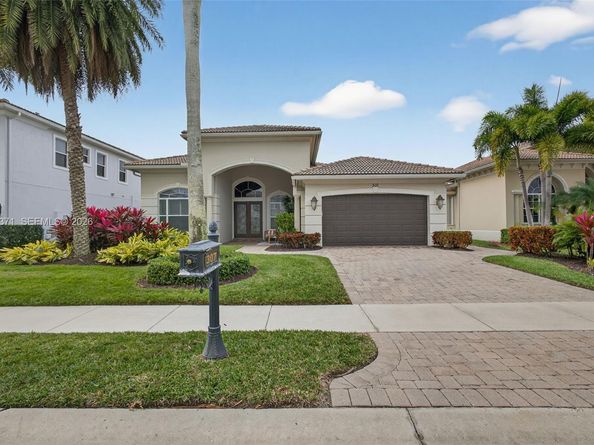 307 Charroux Dr, Palm Beach Gardens FL 33410