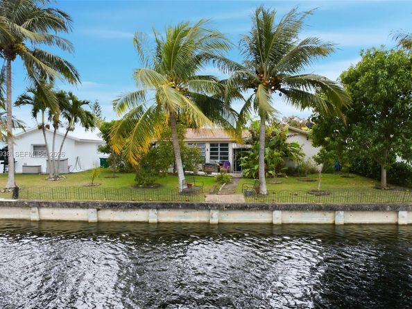 9417 NW 70th Pl, Tamarac FL 33321