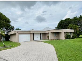 6105 Royal Poinciana Ln