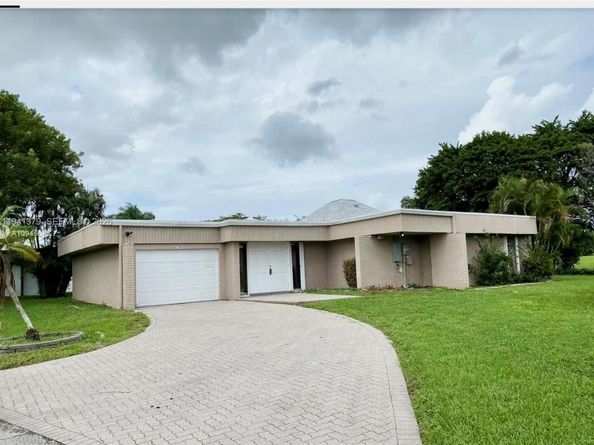 6105 Royal Poinciana Ln, Tamarac FL 33319