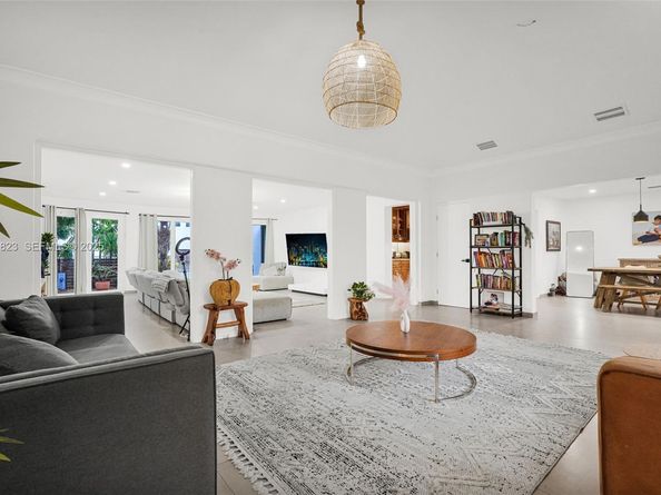 900 Tyler St, Hollywood FL 33019