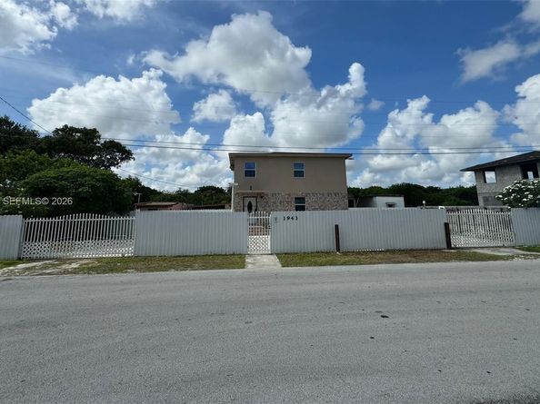 1943 NW 72nd St, Miami FL 33147