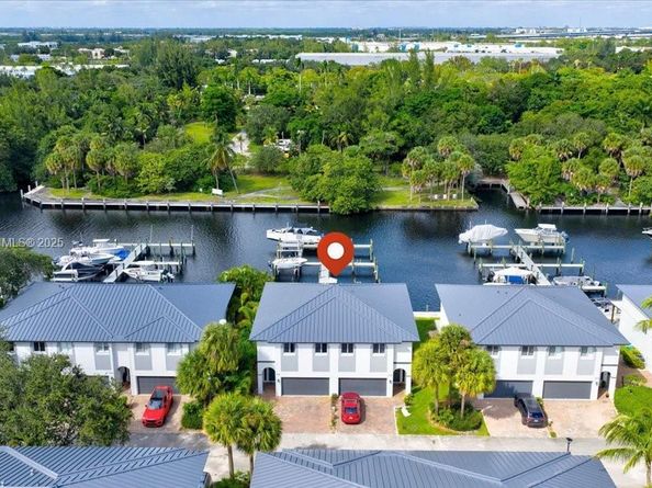 2726 Treasure Cove Cir, Dania Beach FL 33312