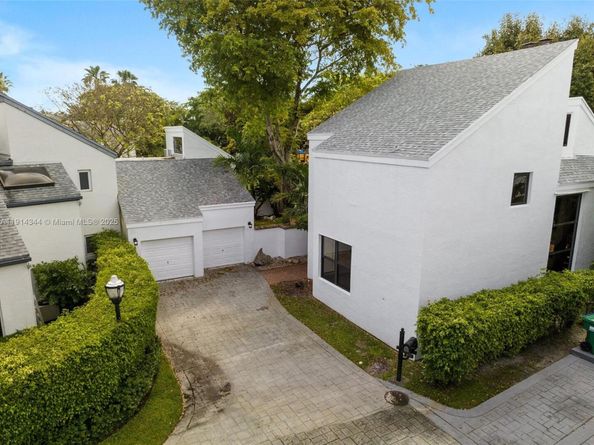 20215 W Oak Haven Cir, Miami FL 33179