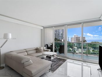 100 Bayview Dr