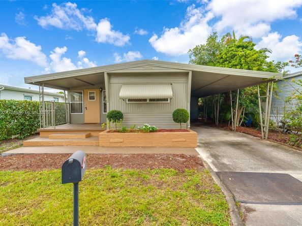 8360 SW 21st St, Davie FL 33324