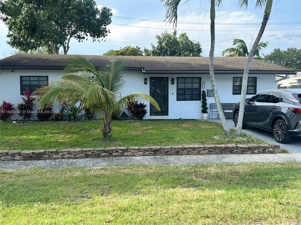 6761 Allen St, Hollywood FL 33024