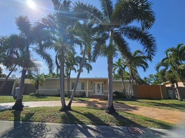 1732 NE 50th St, Pompano Beach FL 33064
