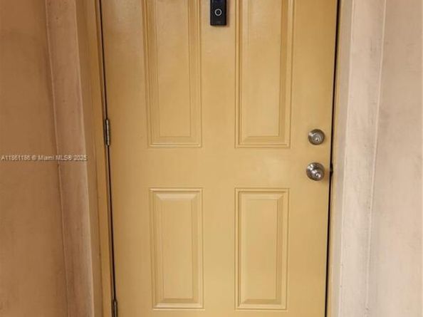 6751 Cypress Rd 205, Plantation FL 33317