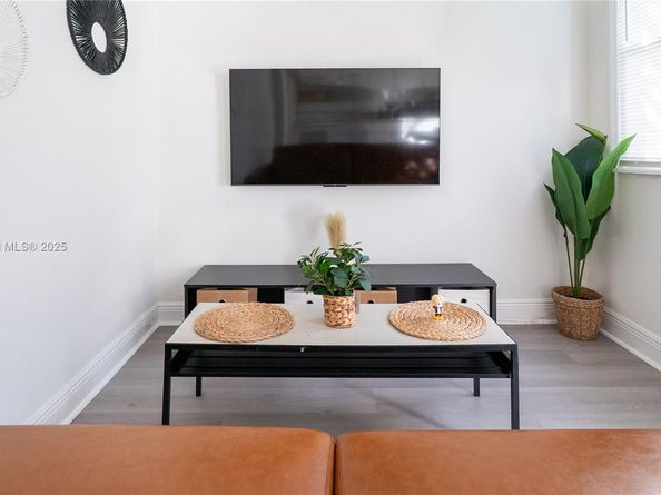 1177 NW 30th St, Miami FL 33127