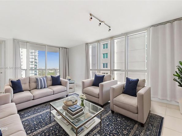 1871 NW S River Dr 1205, Miami FL 33125