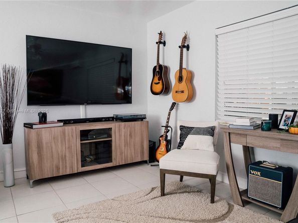 7901 SW 64th Ave 6, South Miami FL 33143