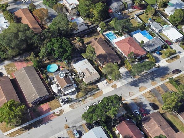 27 SW 7th St, Hallandale Beach FL 33009