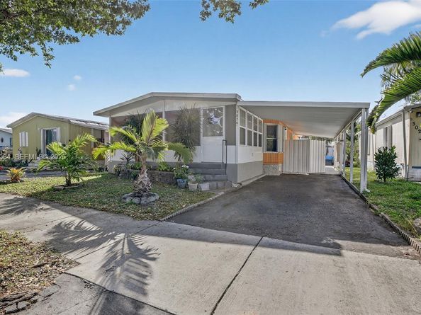 3024 SW 52nd St, Dania Beach FL 33312