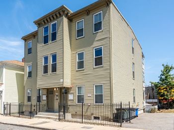 39-41 W. Walnut Park