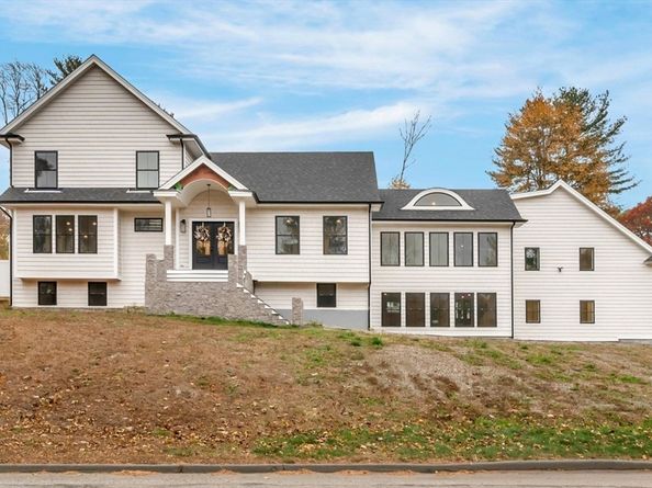 4 Lowell St, Lynnfield MA 01940