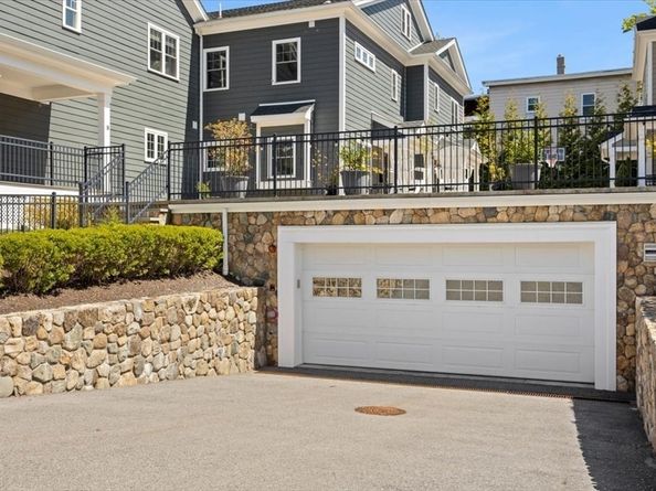 16-26 Dalby St 3, Newton MA 02458