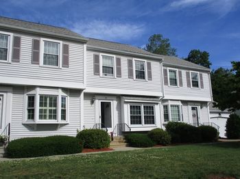 202 Heritage Ln