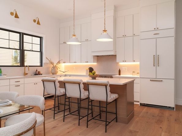 712 Watertown St 712, Newton MA 02460