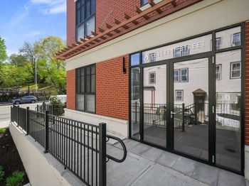 8 Leverett St