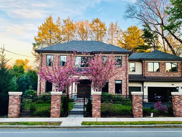 1580 Beacon St, Newton MA 02468